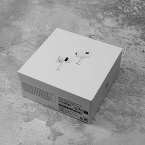 Apple AirPods Pro in Classic White